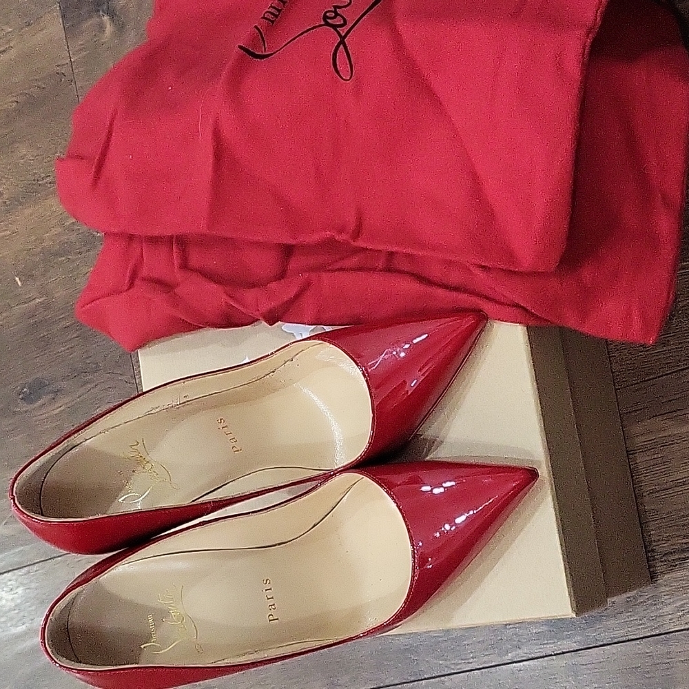 So kate red Louboutins